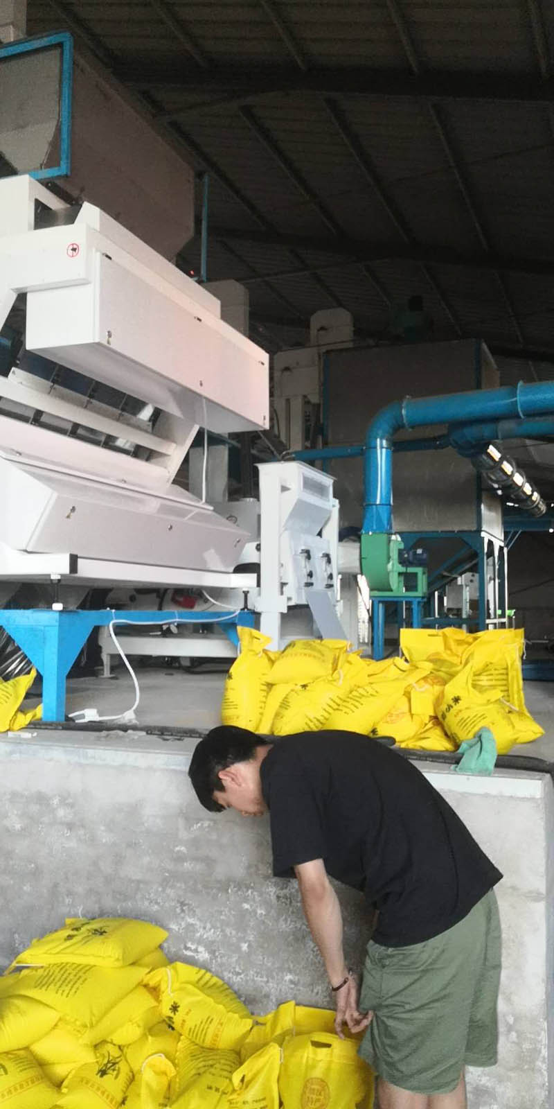 內(nèi)蒙赤峰敖漢旗羊場NZJ30B大米成套加工設(shè)備安裝調(diào)試完畢